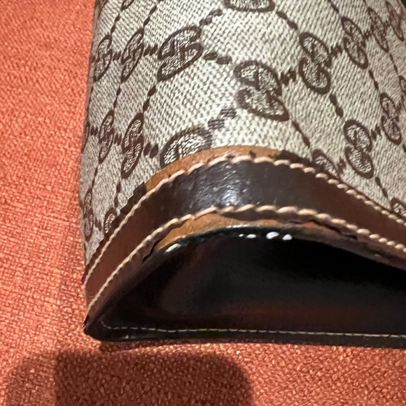 Gucci Vintage GG Clutch - Picture 8 of 11